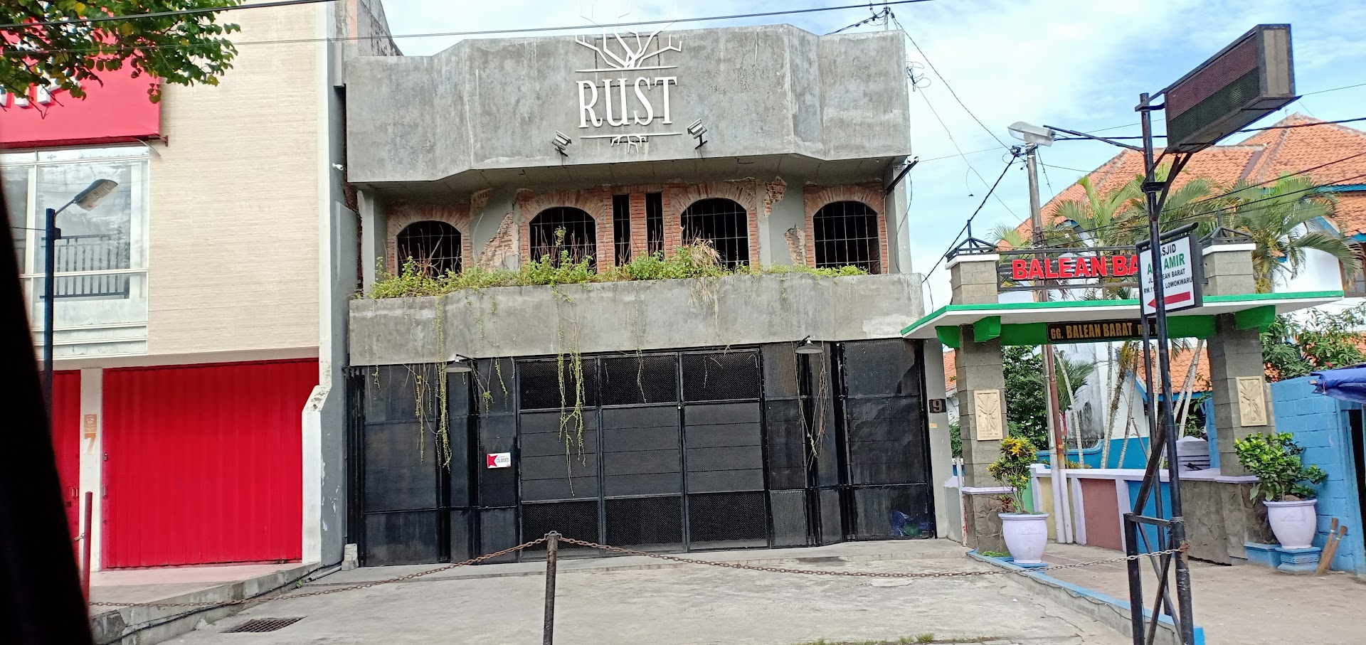 Rust Bar & Cafe Photo