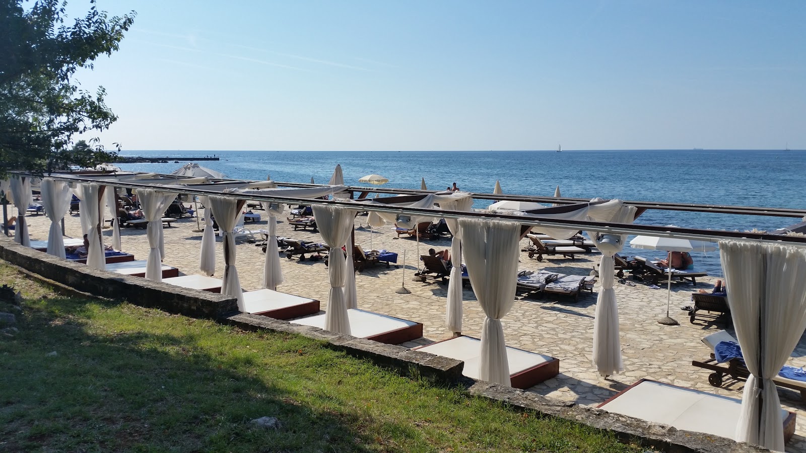 Photo de Vela Draga beach zone de l'hôtel