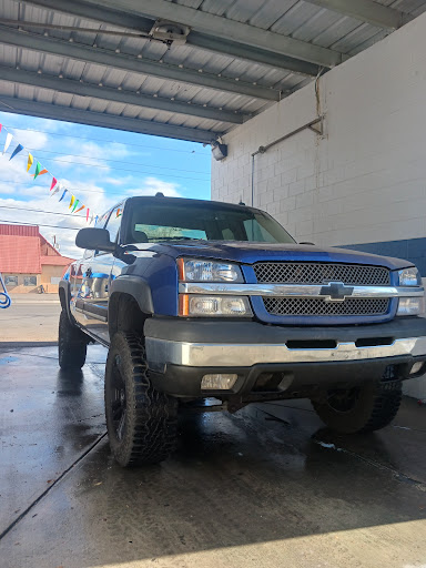 Tiny Bubbles Car Wash en Albuquerque
