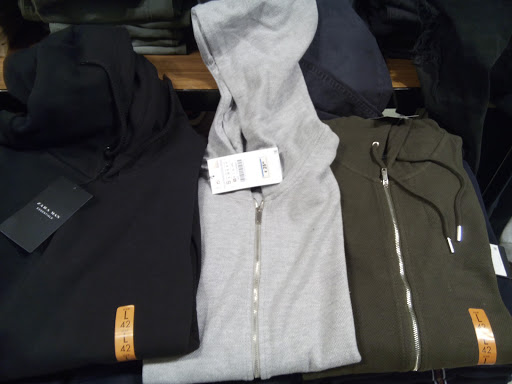 Stores to buy women's zipper sweatshirts Stuttgart