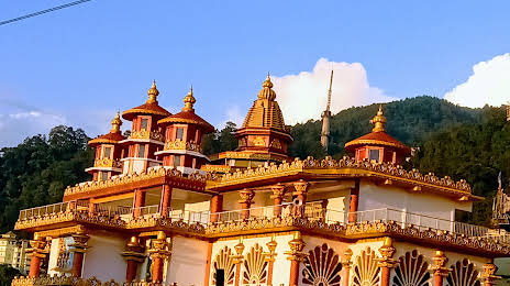 Visit Thakurbari Temple from the best hostel of Gangtok