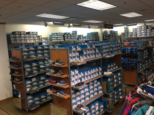 Sportswear Store «Columbia Sportswear Outlet», reviews and photos, 3 Monroe Pkwy, Lake Oswego, OR 97035, USA