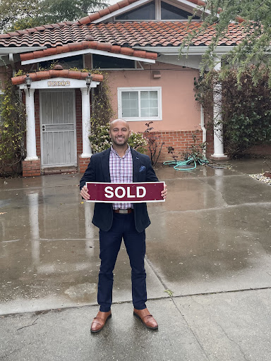 Efrain Fernandez Real Estate Expert image