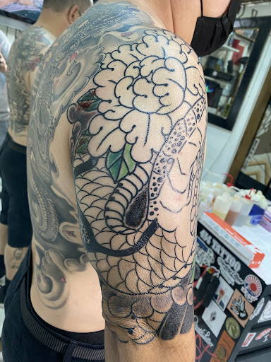 Explore floral tattoo sleeve ideas, creative tattoo ideas in Honolulu, available at 434 TATTOO WAIKIKI