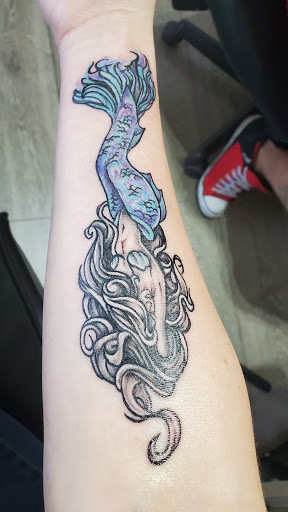 Tattoo Shop «Gold & Tattoos», reviews and photos, 1606 E Wabash St, Frankfort, IN 46041, USA