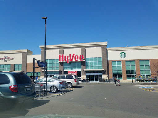 Grocery Store «Hy-Vee», reviews and photos, 1500 Central Park Commons Dr, Eagan, MN 55121, USA