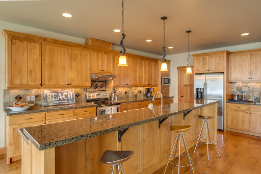 Vacation Home Rental Agency «Windermere Vacation Rentals Lake Chelan», reviews and photos, 115 E Woodin Ave, Chelan, WA 98816, USA