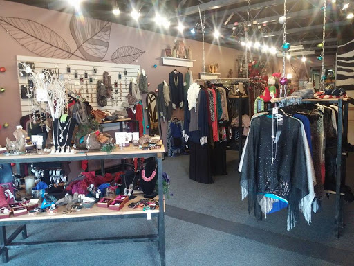 Beauty Salon «Strandz Salon & Threadz Boutique», reviews and photos, 322 Vincennes St, New Albany, IN 47150, USA