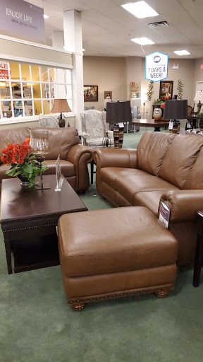 Furniture Store «Raymour & Flanigan Furniture and Mattress Store», reviews and photos, 14 Candlewood Lake Rd, Brookfield, CT 06804, USA