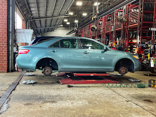 Tire Shop «Discount Tire Store - Elgin, IL», reviews and photos, 875 S Randall Rd, Elgin, IL 60123, USA