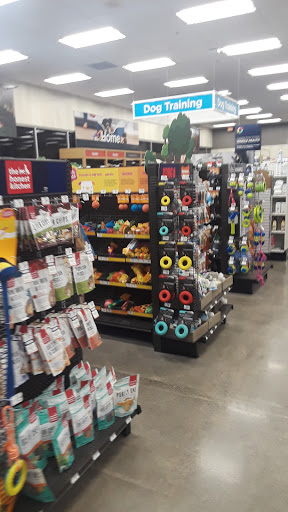 Pet Supply Store «Petco Animal Supplies», reviews and photos, 18200 NW Evergreen Pkwy, Beaverton, OR 97006, USA
