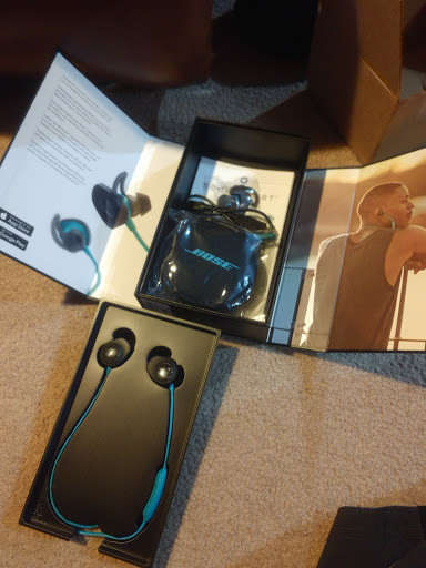 Home Audio Store «Bose Factory Store», reviews and photos, 5220 Fashion Outlets Way #2250, Rosemont, IL 60018, USA