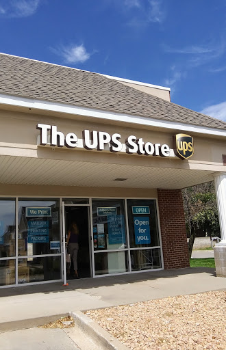 Shipping and Mailing Service «The UPS Store», reviews and photos, 2815 100th St, Urbandale, IA 50322, USA