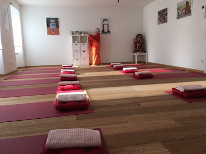 Yoga Vedanta Studio (Yoga im täglichen Leben) - Hauptstraße 36, 2. Stock/Top 4, 4040 Linz, Austria
