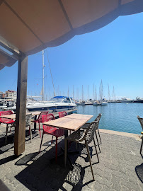 Atmosphère du Restaurant méditerranéen Au bout du quai à Agde - n°7