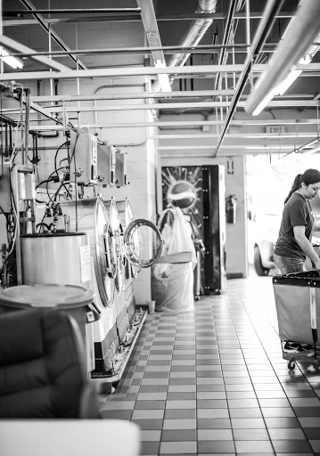 Cleaners «Yale Cleaners», reviews and photos, 3338 E 41st St, Tulsa, OK 74135, USA