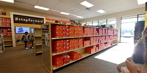 Shoe Store «Famous Footwear», reviews and photos, 4040 E 53rd St, Davenport, IA 52807, USA