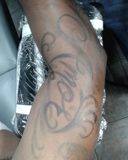 Tattoo Shop «Shrunkin Head Tattoo», reviews and photos, 4438 St John Ave, Kansas City, MO 64123, USA