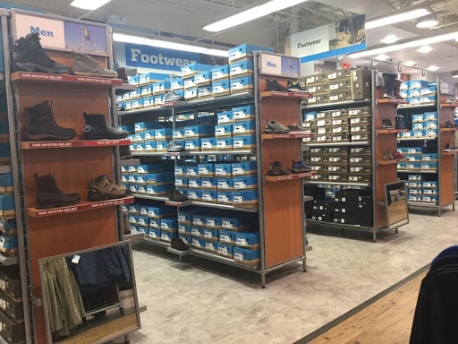 Sportswear Store «Columbia Sportswear Outlet Store at Tanger Outlets Hilton Head», reviews and photos, 1414 Fording Island Rd F200, Bluffton, SC 29910, USA