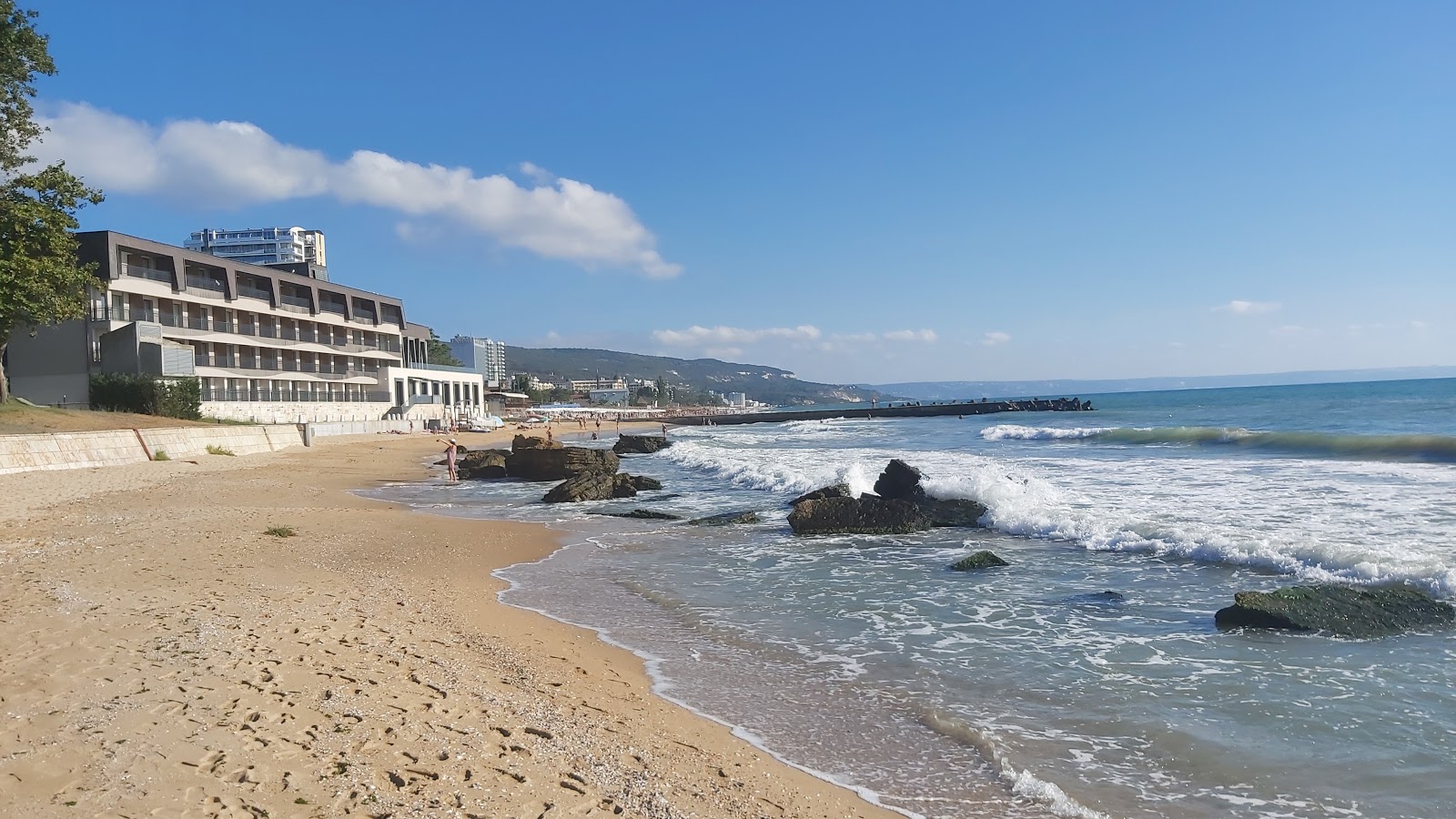 Fotografie cu Riviera beach cu nivelul de curățenie înalt