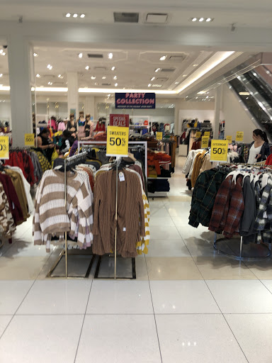 Clothing Store «Forever 21», reviews and photos, 14006 Riverside Dr # 35, Sherman Oaks, CA 91423, USA