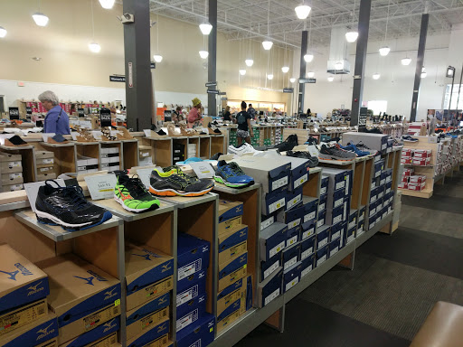 Shoe Store «DSW Designer Shoe Warehouse», reviews and photos, 1300 Huguenot Rd, Midlothian, VA 23113, USA