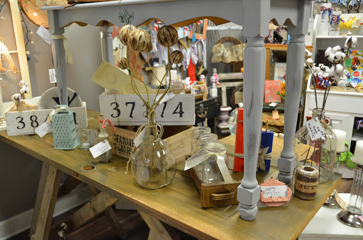 Boutique «Oak & Lace», reviews and photos, 802 S Main St, Columbia, TN 38401, USA