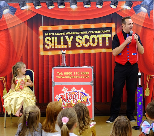 Magician Portsmouth - Silly Scott