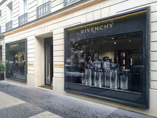 Givenchy Avenue Montaigne à Paris