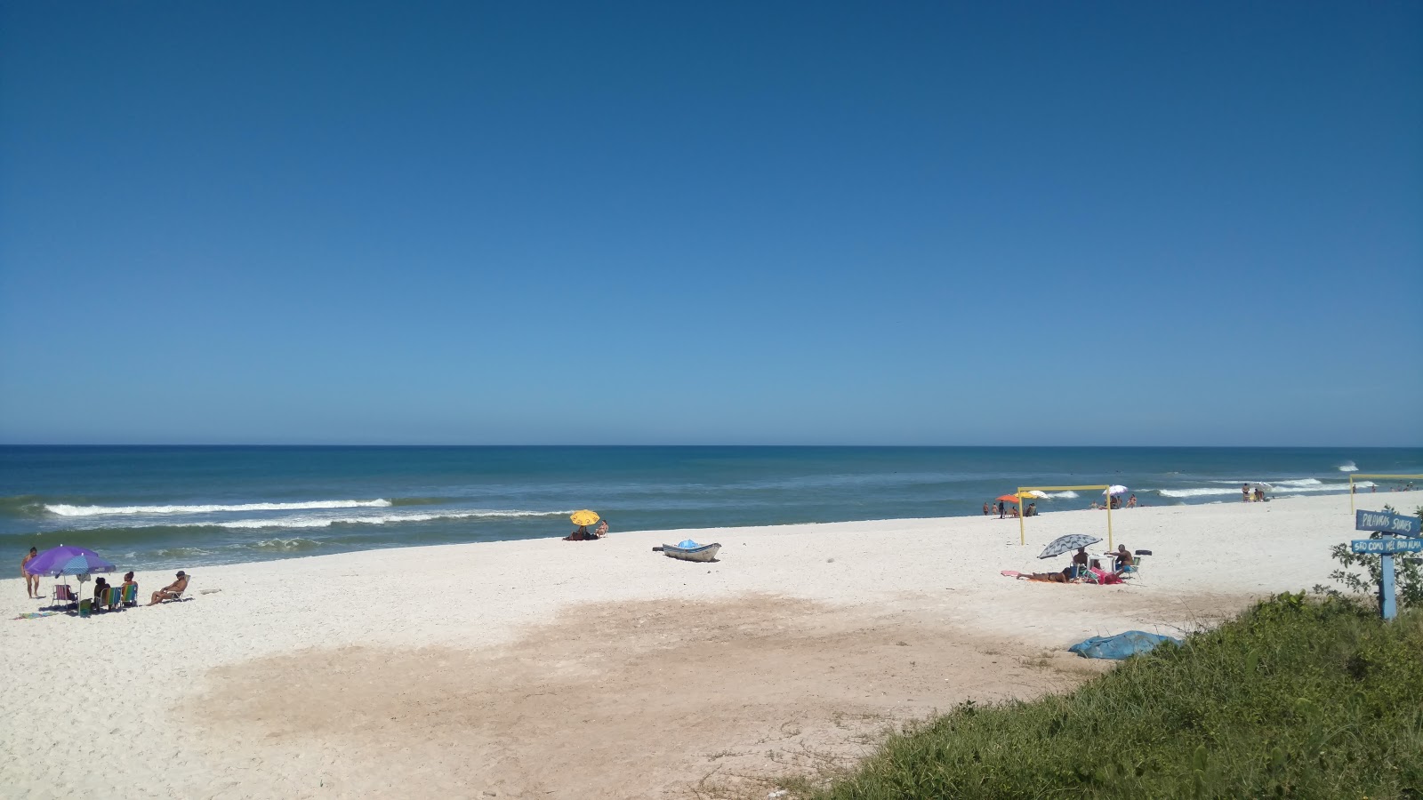 Foto von Praia Grande de Figueira mit langer gerader strand