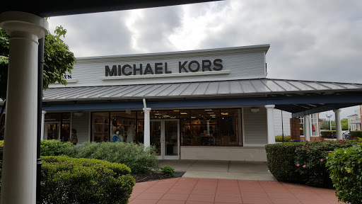 Michael Kors, 241 Fort Evans Rd NE #697, Leesburg, VA 20176, USA, 