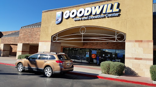 Thrift Store «Thunderbird & Scottsdale Goodwill Retail Store & Donation Center», reviews and photos, 14202 N Scottsdale Rd, Scottsdale, AZ 85254, USA