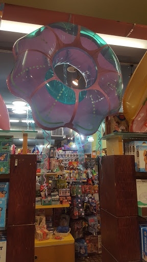 Gift Shop «Aahs! The Ultimate Gift Store», reviews and photos, 1090 Westwood Blvd, Los Angeles, CA 90024, USA