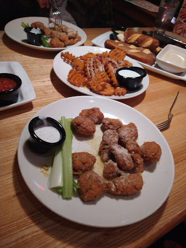 Shopping Mall «Gateway Shopping Center», reviews and photos, 9924 NE Halsey St, Portland, OR 97220, USA