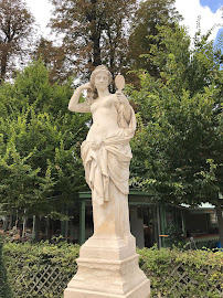 Statue neptune du Restaurant L'Orangerie à Saint-Cloud - n°3