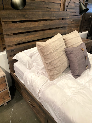 Furniture Store «Walls Furniture & Mattress», reviews and photos, 3611 N Nebo Rd, Muncie, IN 47304, USA