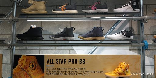 Stores to buy women's flat boots Seoul