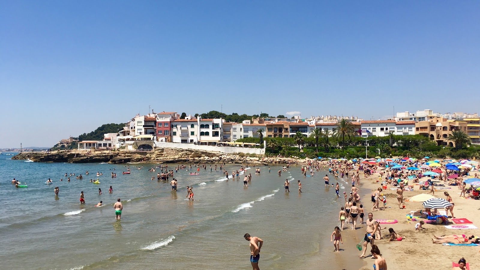 Platja de la Pallisseta'in fotoğrafı imkanlar alanı