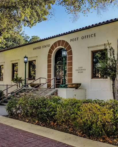 Post Office «United States Postal Service», reviews and photos, 120 S School St, Lodi, CA 95240, USA