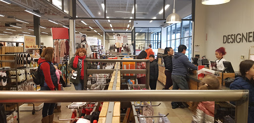 Shoe Store «DSW Designer Shoe Warehouse», reviews and photos, 2485 Richmond Ave, Staten Island, NY 10314, USA