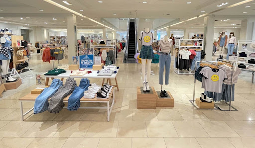 Clothing Store «Forever 21», reviews and photos, 5 Woodfield Mall, Schaumburg, IL 60173, USA