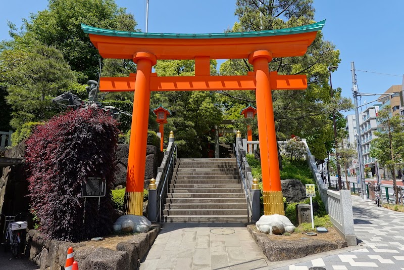 穴八幡宮 鳥居