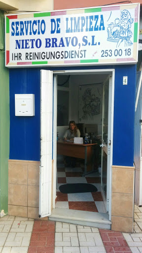 Servicios de Limpieza Nieto Bravo en Torrox Costa, Málaga