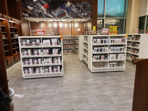 Department Store «Century 21 Department Store», reviews and photos, 61-35 Junction Blvd, Rego Park, NY 11374, USA