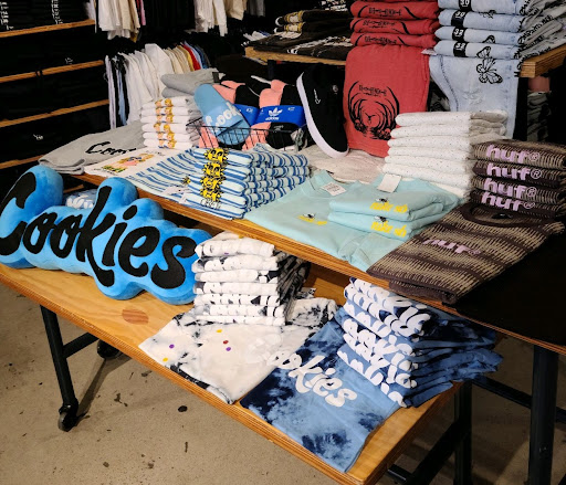 Clothing Store «Zumiez», reviews and photos, 2655 Richmond Ave #2320, Staten Island, NY 10314, USA