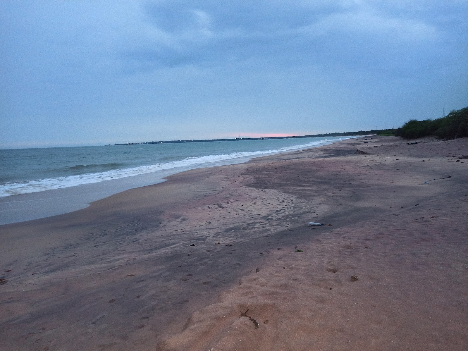 Fotografija Kannankualam Beach z svetel pesek površino