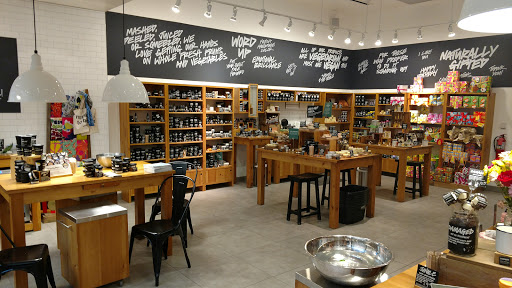 Cosmetics Store «Lush», reviews and photos, 10 Rosedale Shopping Center, Roseville, MN 55113, USA