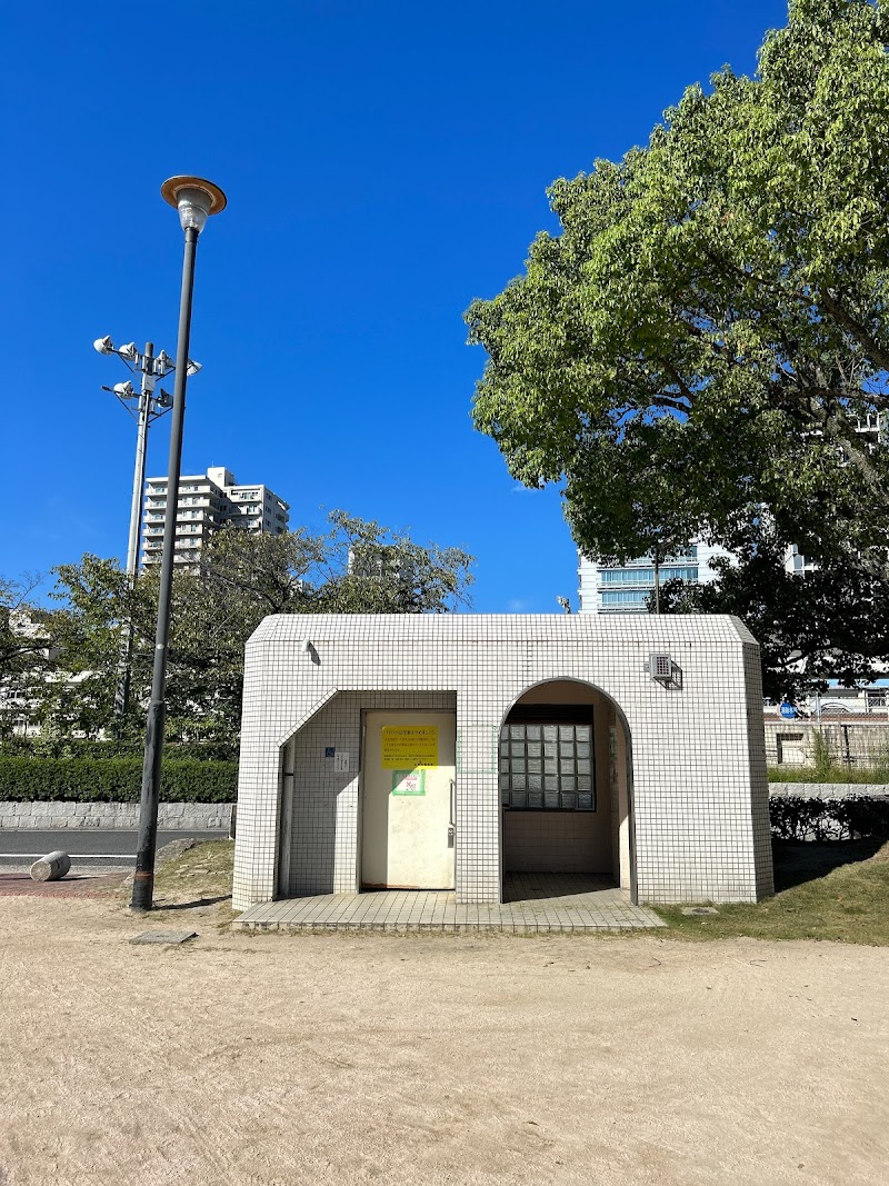 鶴見公園 公衆トイレ
