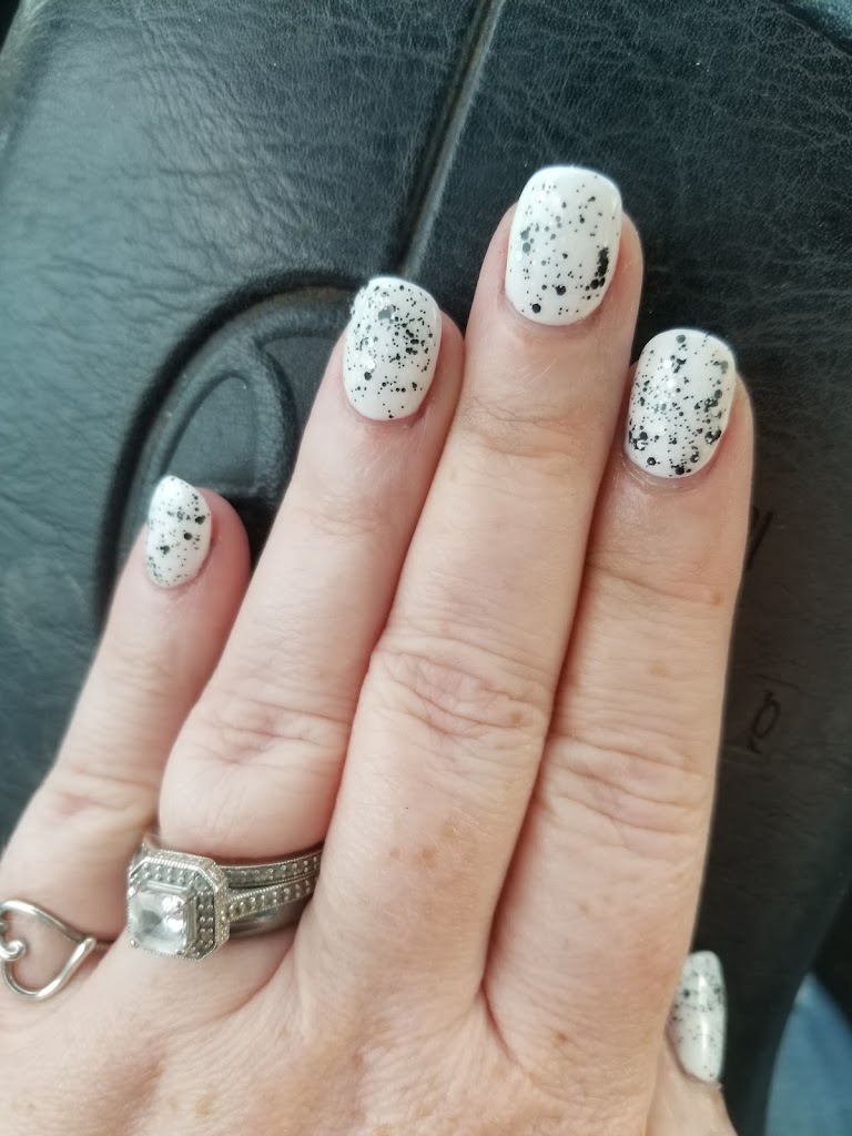 D D Nail Salon 35242