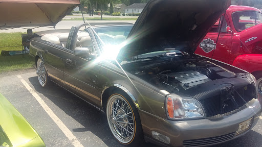 Auto Body Shop «Gray & Wells Collision Center», reviews and photos, 2005 E 10th St, Jeffersonville, IN 47130, USA